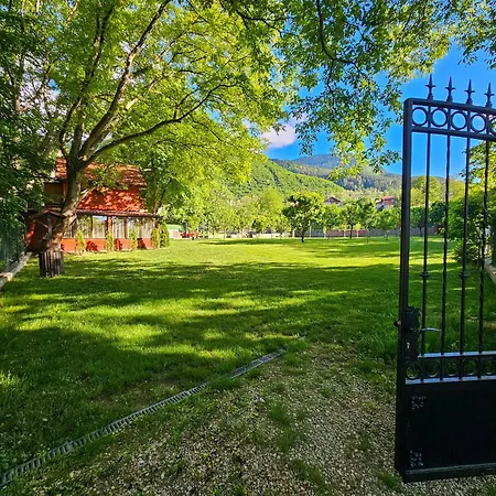 орехите Villa