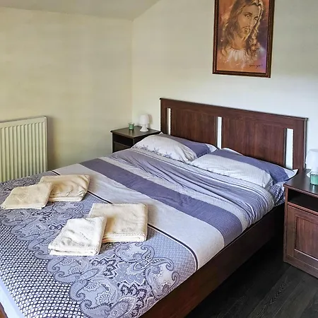 орехите Villa